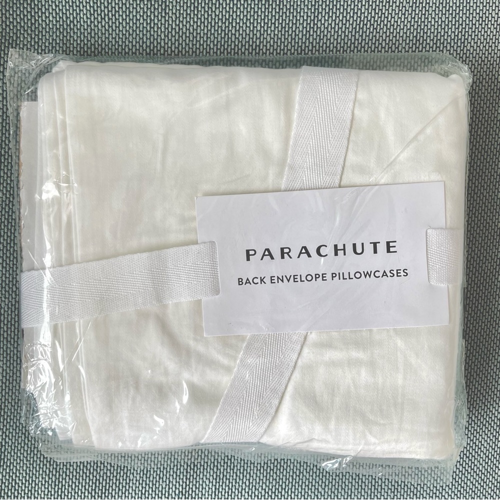Parachute Home Sateen Back Envelope Pillowcase Set in White (EUC with tags)